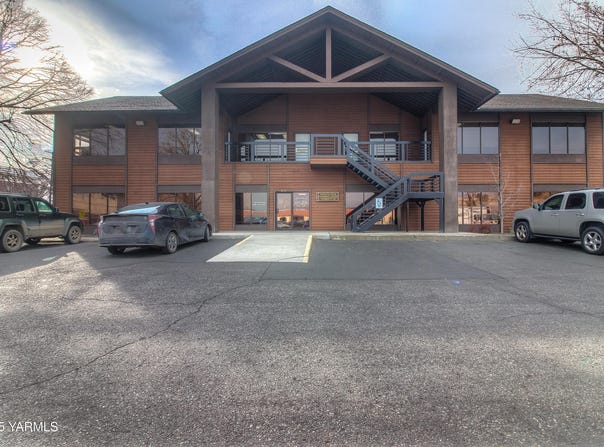 304 N 3rd St, Yakima, WA 98901