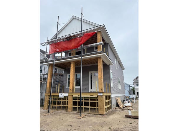 20 Asbury Ave, Ocean City, NJ 08226