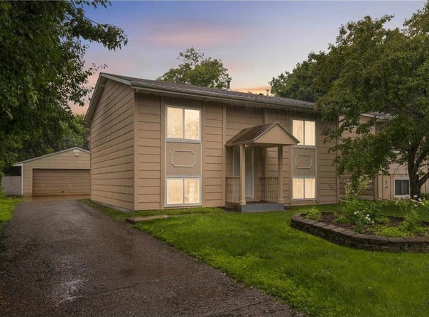 2434 Stewart Avenue, Saint Paul, MN 55116