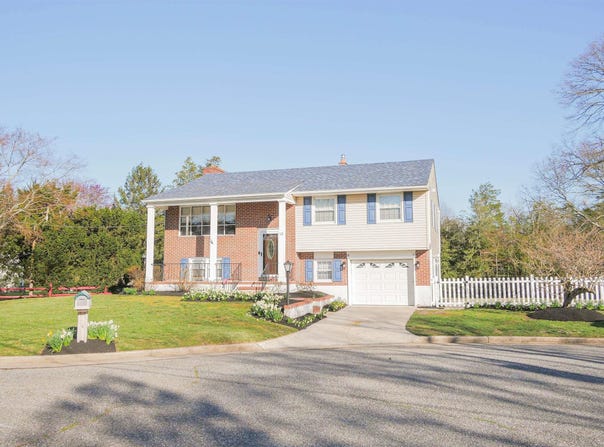 12 May Dr, Egg Harbor Township, NJ 08234