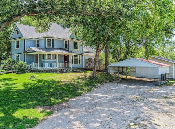 825 PALMER Avenue, OAKLAND, IA 51560
