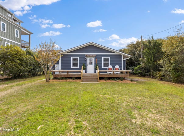 1122 S Topsail Drive, Surf City, NC 28445