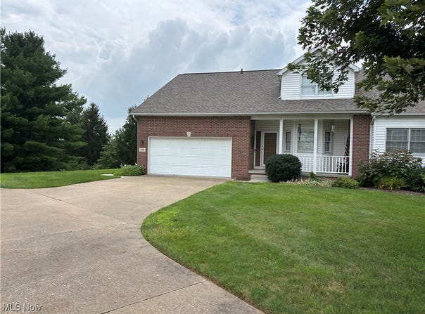1136 Pine Bluff Drive NE, New Philadelphia, OH 44663
