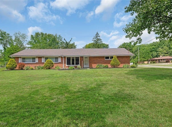8718 Falls Lane, Broadview Heights, OH 44147