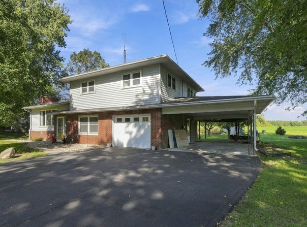 1715 E Springhill Road, Warsaw, IN 46580