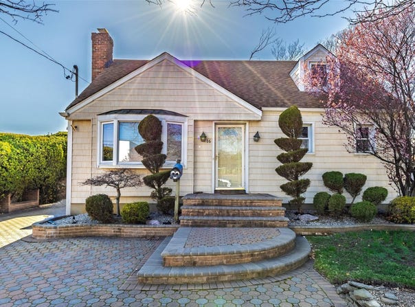 16 Ocean Avenue, Bellmore, NY 11710