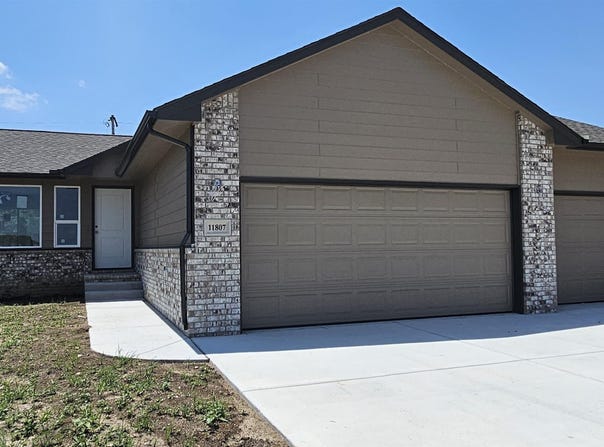 11807 E Mount Vernon Rd, Wichita, KS 67207
