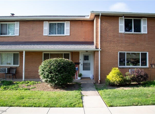 2472 Warren unit: 19, Twinsburg, OH 44087