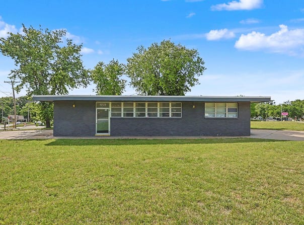 1601 State St., Augusta, KS 67010