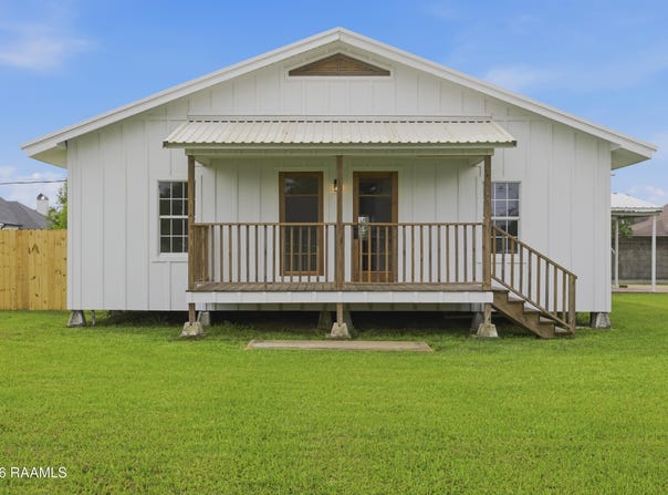 380 Caleb Street, Breaux Bridge, LA 70517