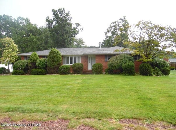 6 Colonial Drive, Mountain Top, PA 18707