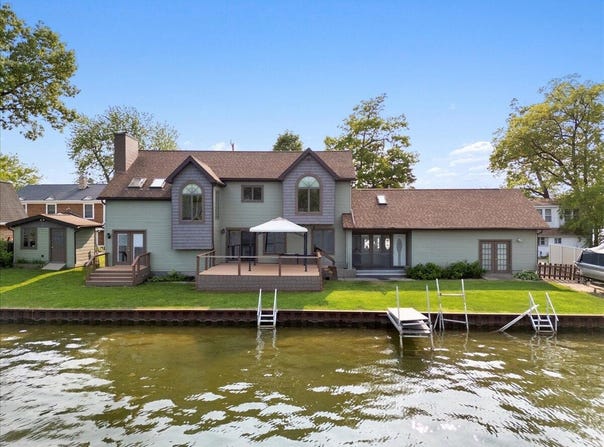 1176 Lakeside Drive, Howell, MI 48843