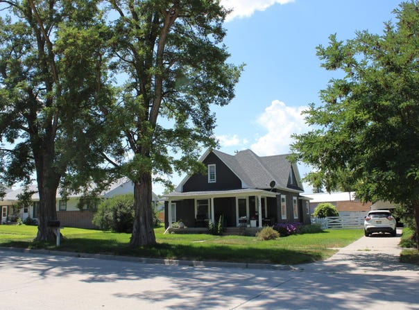 909 2nd St., Crawford, NE 69339