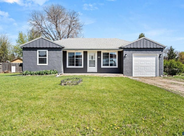100 W 1st St, Tea, SD 57064