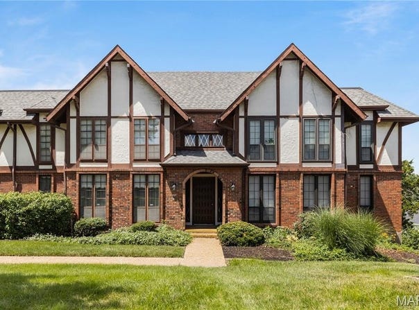 927 Claytonbrook Drive, Ballwin, MO 63011