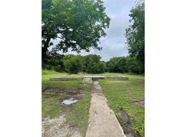 1102 E Decatur Street, Ennis, TX 75119