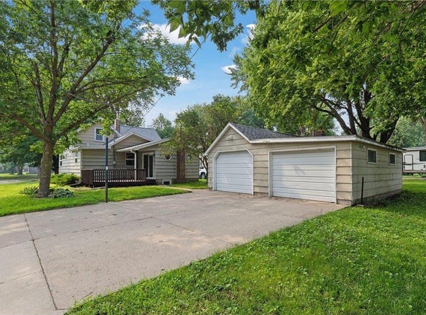 352 2nd Street, Gaylord, MN 55334