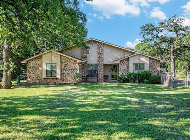 108 Gloria Drive, Springtown, TX 76082