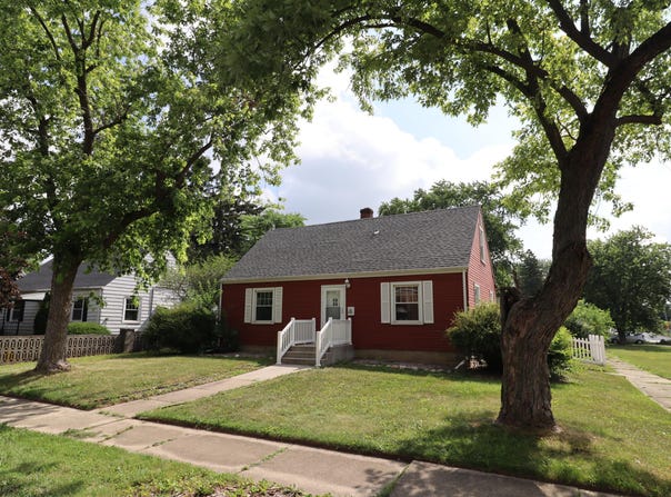 1102 Lafayette Street, Valparaiso, IN 46383