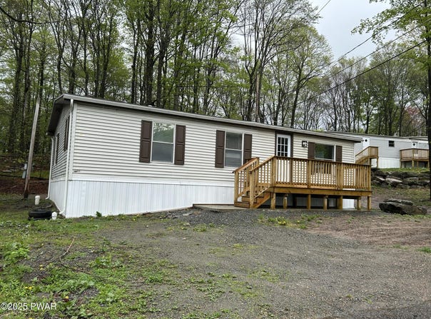 106 York Drive, Greentown, PA 18426