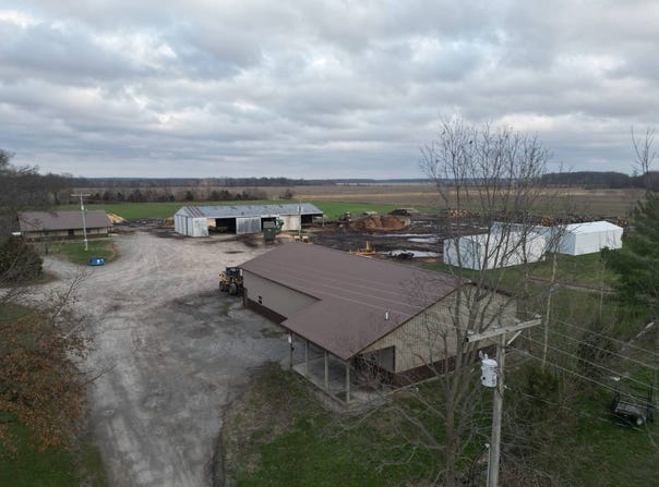 9540 State Route 142, McLeansboro, IL 62859