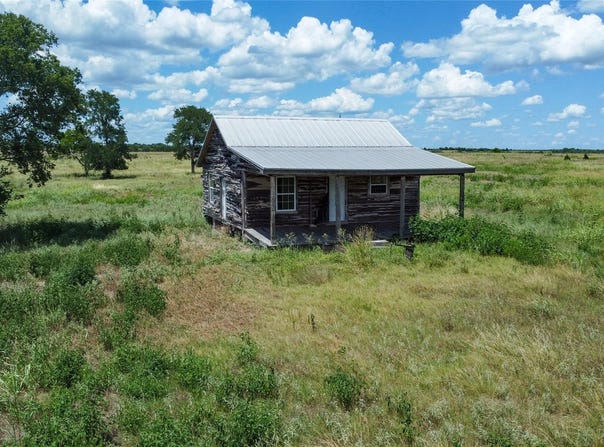 1571 Schulze RD, Schulenburg, TX 78956