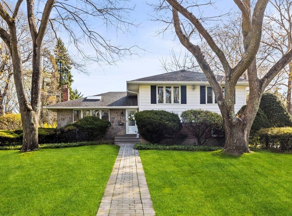 39 Maridon Lane, Commack, NY 11725