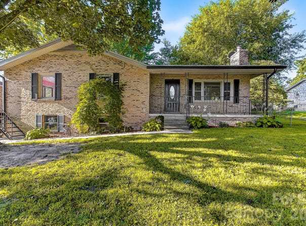 1371 Jackson Loop Road, Flat Rock, NC 28731