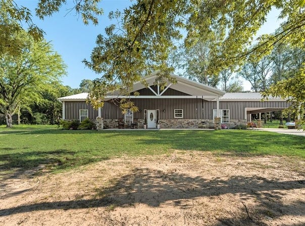 620 County Road 2325, Telephone, TX 75488