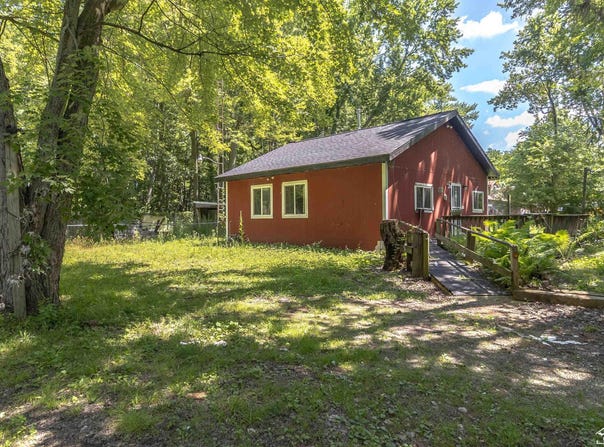 8438 Adler, Lambertville, MI 48144