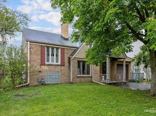 33 Chestnut Avenue, Clarendon Hills, IL 60514