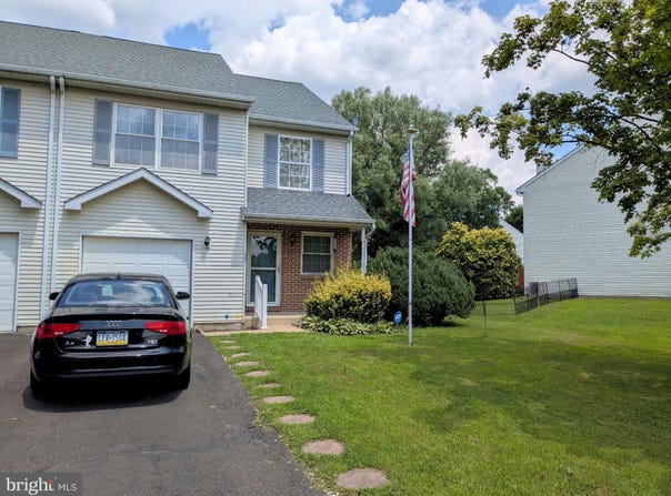 6176 MOUNTAIN LAUREL COURT, PIPERSVILLE, PA 18947