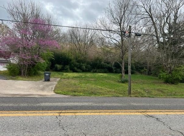 582  N Mission  BLVD, Fayetteville, AR 72701