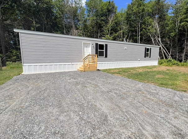 25 Winter Drive, Farmingdale, ME 04344