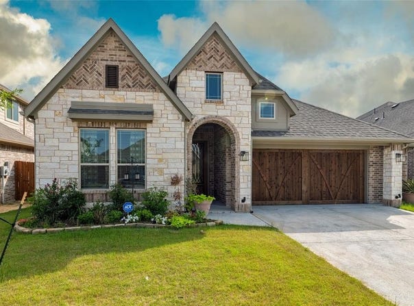 513 Livia Street, Burleson, TX 76028