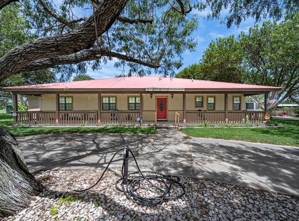 3791 Elm Dr, Beeville, TX 78102