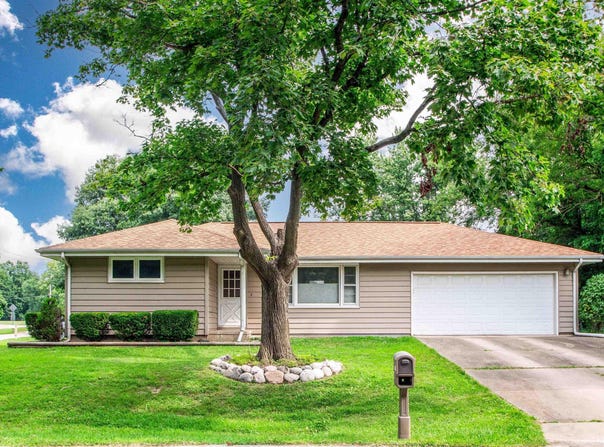 2800 FONDULAC Drive, East Peoria, IL 61611