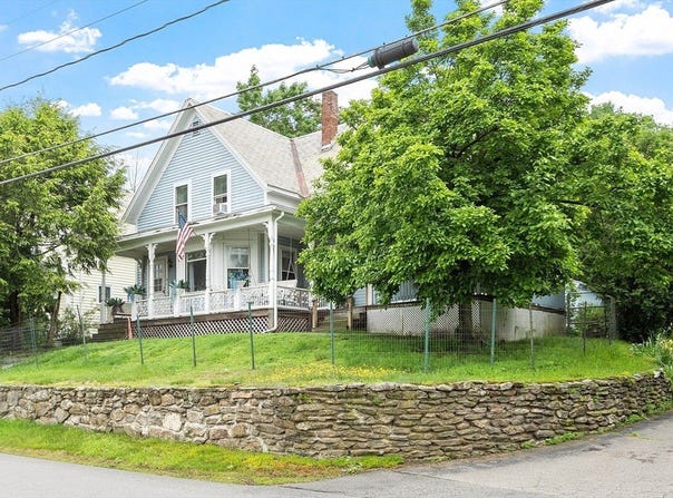 9 Pleasant St, Lunenburg, MA 01462