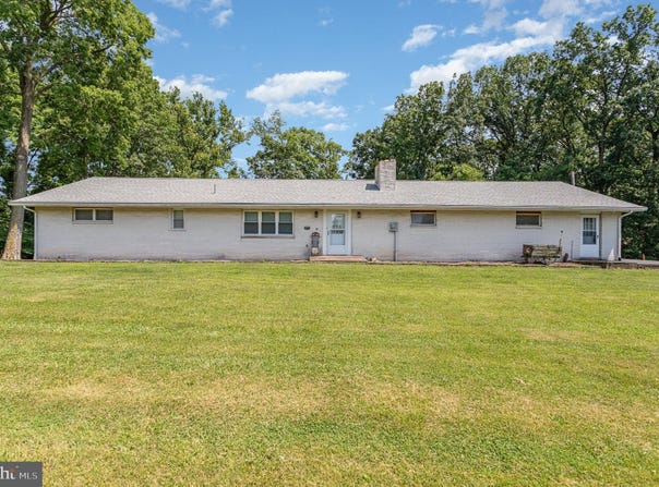 203 RIDGE ROAD, CARLISLE, PA 17015