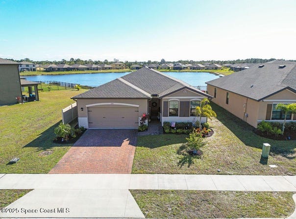 830 Remington Green Drive SE, Palm Bay, FL 32909