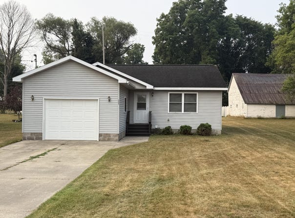 325 W 5th Avenue, Reed City, MI 49677