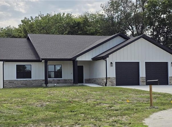 1007 George Court, Effingham, KS 66023