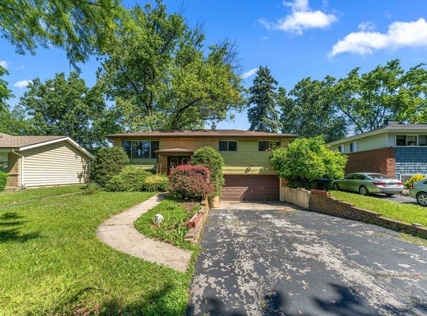 1916 E Yuma Lane, Mount Prospect, IL 60056