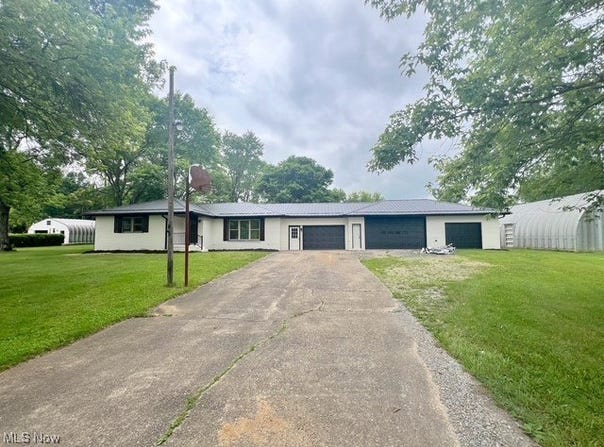 150 N Wardell Street, Uhrichsville, OH 44683