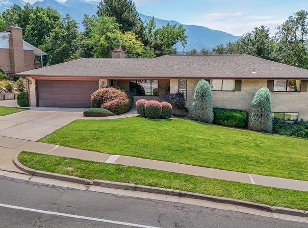 2572 E NANTUCKET, Salt Lake City, UT 84121