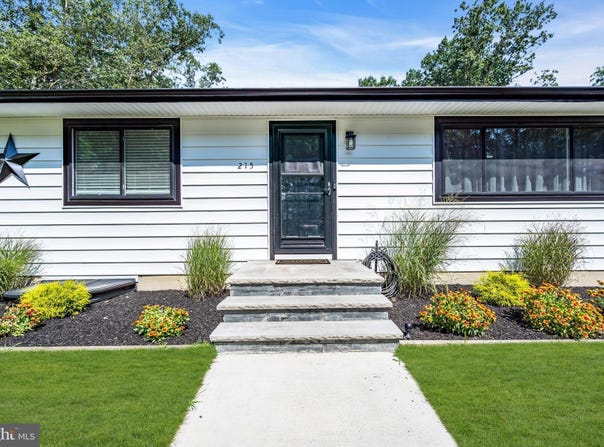 215 AVENUE ROAD, SOUTHAMPTON, NJ 08088