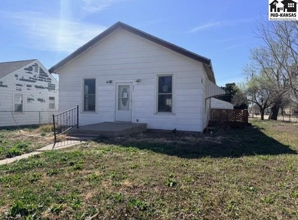 601 E 6th St, Hoisington, KS 67544
