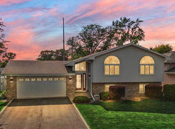 658 Forest Avenue, Griffith, IN 46319