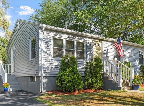 25 Douglas Circle, Smithfield, RI 02828