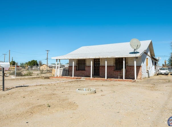 216 E 3rd St, Niland, CA 92257